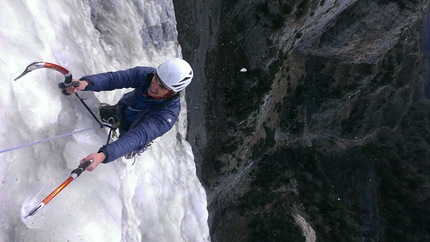 Val Trementina, Paganella, Happy Ending, Giordano Faletti, Alessio Miori, Mattia Piffer, Stefano Vulcan - Luca Caldini exiting pitch 2 during the first ascent of Happy Ending, Val Trementina East Face, Paganella (Giordano Faletti, Alessio Miori, Mattia Piffer, Stefano Vulcan 22-23/12/2016)