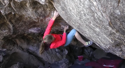 Isabelle Faus - Isabelle Faus sul blocco di 8B+ The Wheel of Chaos nel Rocky Mountain National Park, USA.