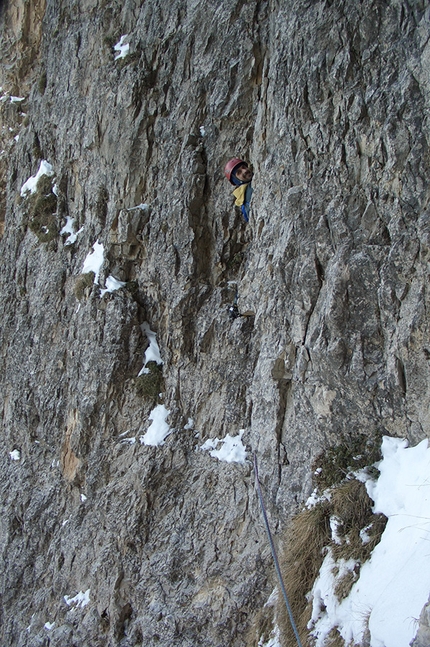 Grande artista spaziale, Sasso delle Molesse, Piccole Dolomiti, Paolo Cristofari - Paolo Cristofari durante l'apertura di Grande artista spaziale, Sasso delle Molesse, Piccole Dolomiti