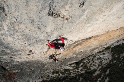 Rolando Larcher, Ultima Fiamma, Piccolo Dain - Rolando Larcher sale il 7° tiro di Ultima Fiamma, Piccolo Dain, Valle del Sarca.