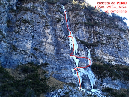 Cascata da Pino, Val Cimoliana, Santiago Padrós, Dani Ascaso - Durante la prima salita di Cascata da Pino, Val Cimoliana (Dani Ascaso, Santiago Padrós 20/01/2017)