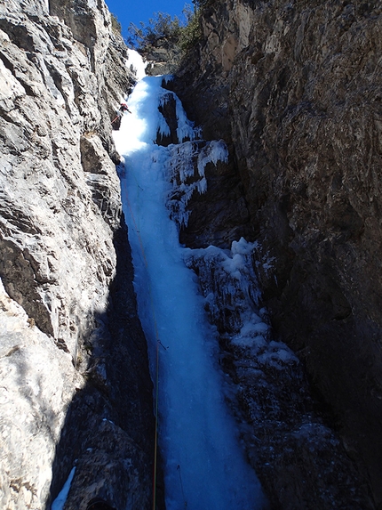 Cascata da Pino, Val Cimoliana, Santiago Padrós, Dani Ascaso - Durante la prima salita di Cascata da Pino, Val Cimoliana (Dani Ascaso, Santiago Padrós 20/01/2017)