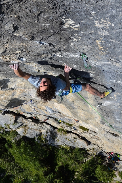 Andrea Polo, Scogliera, Pal Piccolo - Adam Ondra  nel 2015 durante la prima libera Team Vision 8c/c+ alla Scogliera di Pal Piccolo