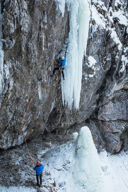 Valbruna, Alpi Giulie, Enrico Mosetti, Tine Cuder, Panta rei - Enrico Mosetti e Tine Cuder durante la prima salita di 'Panta rei' in Valbruna, Alpi Giulie il 24/01/2017