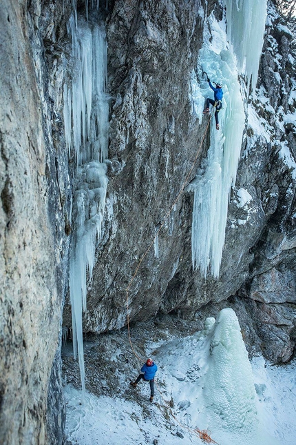 Valbruna, Alpi Giulie, Enrico Mosetti, Tine Cuder, Panta rei - Enrico Mosetti e Tine Cuder durante la prima salita di 'Panta rei' in Valbruna, Alpi Giulie il 24/01/2017