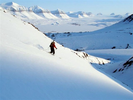 Christmas at home, then ski on your own - Skiing is an art while our tracks remain there in the snow