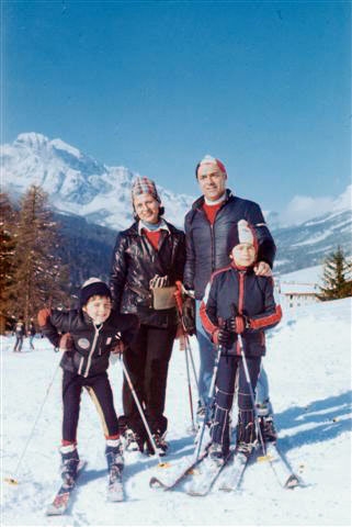 Natale con i tuoi e poi scivola dove vuoi - Ognuno di noi può vedere tante cose in un pendio innevato, può ispirare infiniti sogni e voglie...