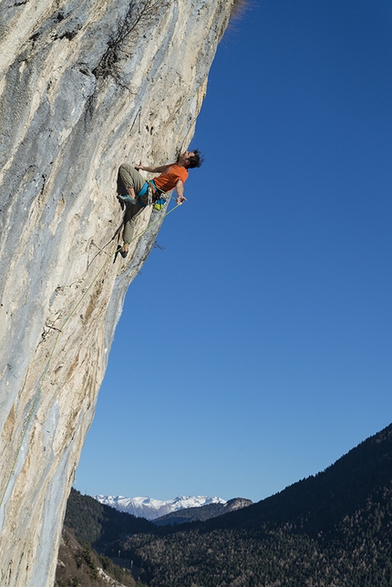 Corna Rossa di Bratto, Settore Solarium, Val Seriana - Climbing at the sector Solarium at the crag Corna Rossa above Bratto, Italy