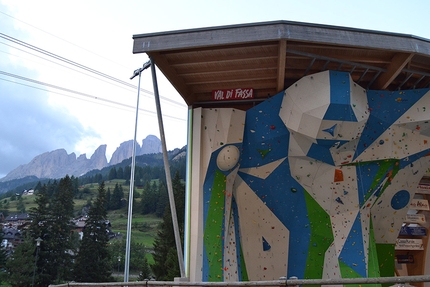 Campitello di Fassa, Campionato Europeo di Arrampicata Sportiva 2017 - La struttura d'arrampicata ADEL a Campitello di Fassa dedicata ai 4 soccorritori periti sotto la valanga del 26 dicembre 2009 in Val Lasties: Alessandro Dantone, Diego Perathoner, Erwin Riz e Luca Prinoth.