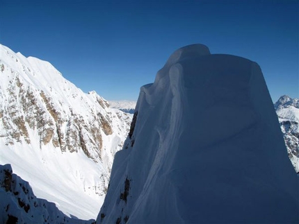 Natale con i tuoi e poi scivola dove vuoi - Se la neve è donna allora val la pena corteggiarla, aspettarla e accarezzarla quando si concede a noi...