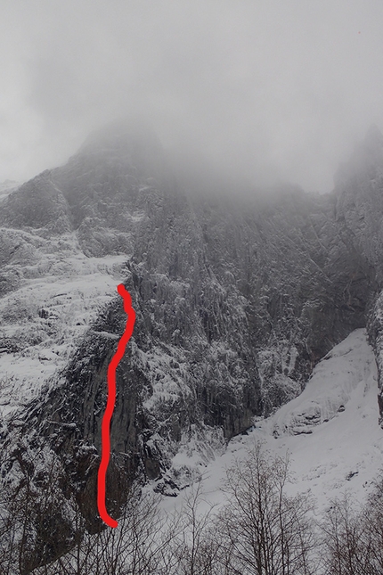 Troll Wall, Norway, Marek Raganowicz, Suser gjennom Harryland - 'Suser gjennom Harryland' up the Trollryggen pillar on Troll Wall - Trollveggen in Norway, first ascended by Halvor Hagen and Kyrre Ostobo from 31 June to 6 July 1996