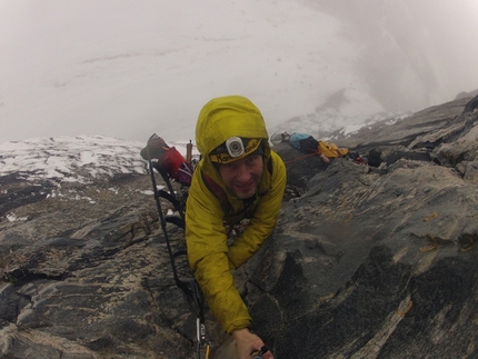 Troll Wall, Norvegia, Marek Raganowicz, Suser gjennom Harryland - Marek Raganowicz durante la prima solitaria invernale della via 'Suser gjennom Harryland' sulla Troll Wall - Trollveggen in Norvegia (11-16/01/2017)