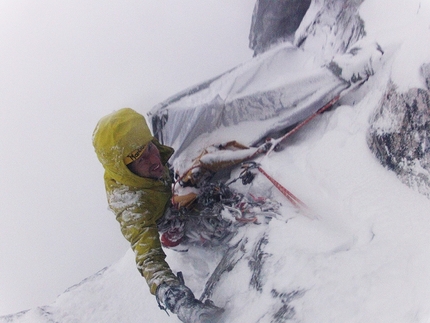 Troll Wall, Norvegia, Marek Raganowicz, Suser gjennom Harryland - Marek Raganowicz durante la prima solitaria invernale della via 'Suser gjennom Harryland' sulla Troll Wall - Trollveggen in Norvegia (11-16/01/2017)