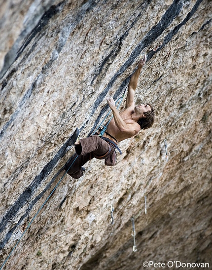 Chris Sharma - Chris Sharma making the first ascent of Sistema Analogico 9a at Santa Linya in November 2009.