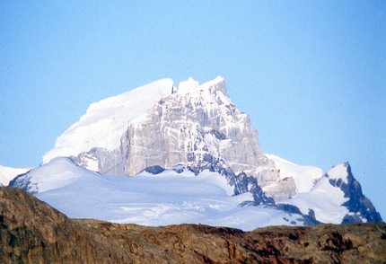 Cerro Murallon, Patagonia - Cerro Murallon in Patagonia, photographed in 1984 by the Ragni di Lecco climbers Carlo Aldè, Casimiro Ferrari and Paolo Vitali.