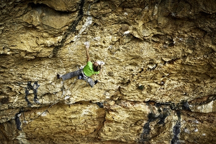 Santa Linya - Andrea Bindhammer repeating La Novena Enmienda 9a+ at Santa Linya