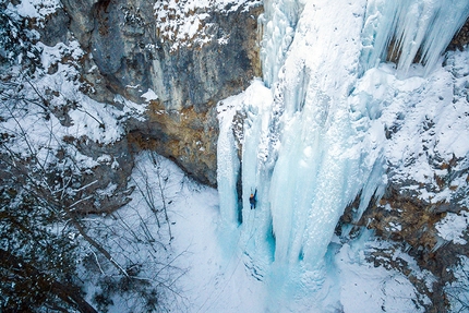 Montenegro, Tara Canyon, ice climbing, Nikola Đurić, Dušan Branković, Dušan Starinac, Danilo Pot, Ivan Laković - Climbing Strast (WI5+, 150m) and Mali zec (WI 4, 150m) in Tara Canyon, the two most difficult icefalls in Montenegro 