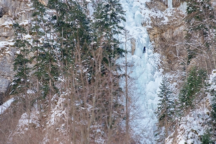 Montenegro, Tara Canyon, ice climbing, Nikola Đurić, Dušan Branković, Dušan Starinac, Danilo Pot, Ivan Laković - Climbing Strast (WI5+, 150m) and Mali zec (WI 4, 150m) in Tara Canyon, the two most difficult icefalls in Montenegro 