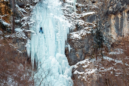 Montenegro, Tara Canyon, ice climbing, Nikola Đurić, Dušan Branković, Dušan Starinac, Danilo Pot, Ivan Laković - Climbing Strast (WI5+, 150m) and Mali zec (WI 4, 150m) in Tara Canyon, the two most difficult icefalls in Montenegro 