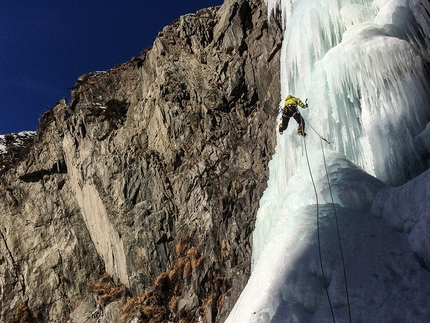 Ötztal, Hansjörg Auer, Freizeitstress - Climbing the icefall 'Waldesruh' in Ötztal, Austria