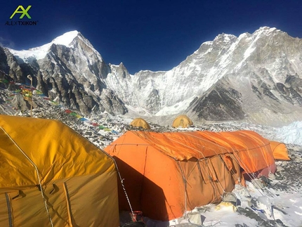 Everest, inverno, Alex Txikon, Himalaya - Durante il tentativo della spedizione spagnola guidata da Alex Txikon di salire Everest in inverno e senza ossigeno supplementare