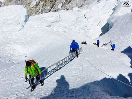 Everest, inverno, Alex Txikon, Himalaya - Durante il tentativo della spedizione spagnola guidata da Alex Txikon di salire Everest in inverno e senza ossigeno supplementare