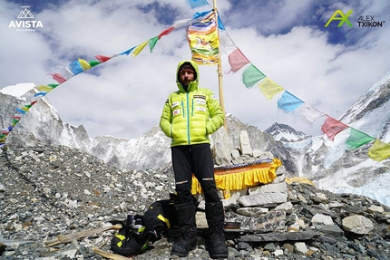 Everest, inverno, Alex Txikon, Himalaya - Alex Txikon durante il tentativo di salire Everest in inverno e senza ossigeno supplementare