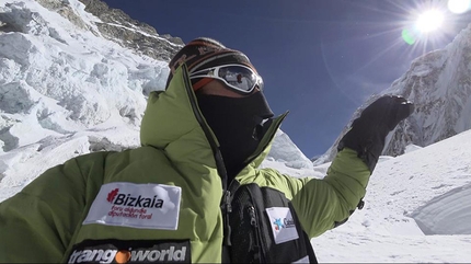 Everest, winter, Alex Txikon, Himalaya - Alex Txikon attempting to climb Everest in winter without supplementary oxygen