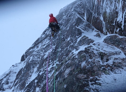 Greg Boswell, Scott Grosdanof, Coire an Lochain, Cairngorms, Scozia - Greg Boswell durante la prima salita di 'Intravenous Fly Trap' a Coire an Lochain nei Cairngorms, Scozia