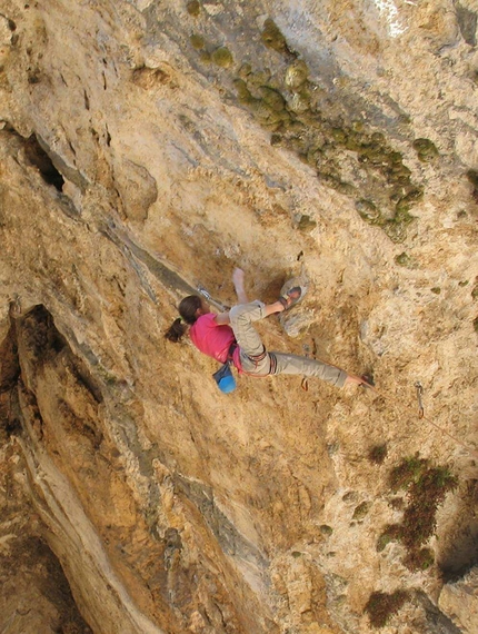 Laura Rogora - Laura Rogora making the first ascent of La gasparata at La Cueva, Collepardo