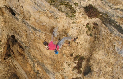 Laura Rogora - Laura Rogora making the first ascent of La gasparata at La Cueva, Collepardo