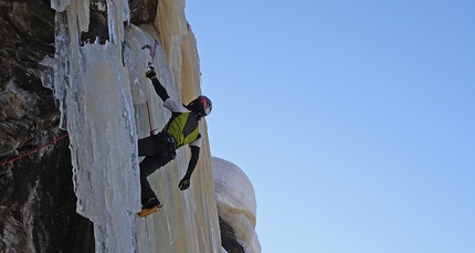 Adriano Trombetta - Adriano Trombetta climbing in the Haston cave, Valsavarenche, Valle d'Aosta