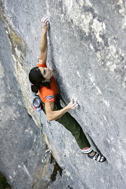 Josune Bereziartu, Bimbaluna, Saint Loup, Switzerland - Josune Bereziartu climbing Bimbaluna 9a/9a+ at  Saint Loup in Switzerland in 2005