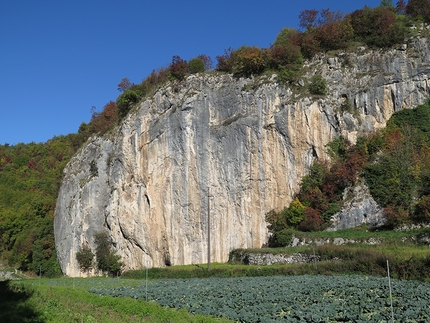 Nomesino, Val di Gresta, Arco - La falesia di Nomesino in Val di Gresta in zona Arco