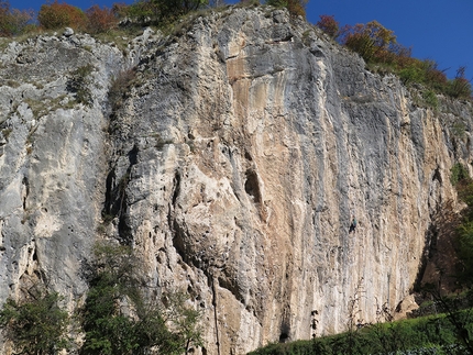 Nomesino, Val di Gresta, Arco - La falesia di Nomesino in Val di Gresta in zona Arco