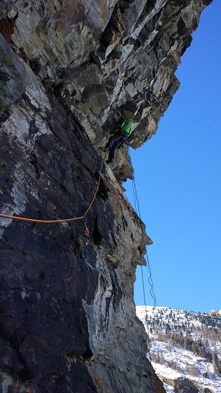 Old Boy, Cogne, Valle d'Aosta, Mauro Mabboni, Patrick Gasperini - During the first ascent of Old Boy at Cogne: Mauro Mabboni on the M11 section of pitch 2