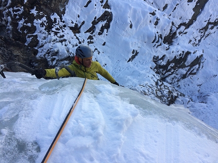 Old Boy, Cogne, Valle d'Aosta, Mauro Mabboni, Patrick Gasperini - During the first ascent of Old Boy at Cogne: Patrick Gasperini finishing pitch 6