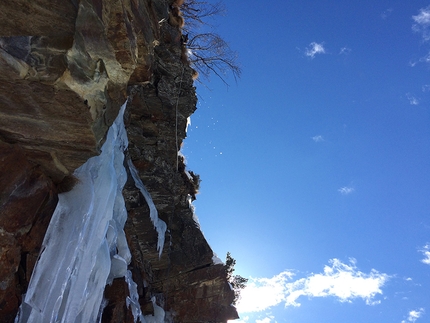 Old Boy, Cogne, Valle d'Aosta, Mauro Mabboni, Patrick Gasperini - During the first ascent of Old Boy at Cogne: Patrick Gasperini exiting pitch 7