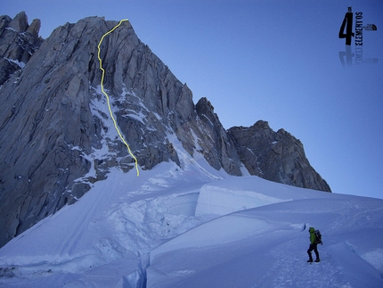 Patagonia, Aguja Guillaumet, Iker Pou, Eneko Pou - The route line of ¡Aupa 40! up the East Face of Aguja Guillaumet in Patagonia (5+, M7, 85°, 525m, Iker Pou, Eneko Pou, 4/02/2017)