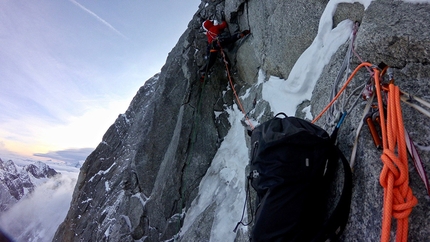 Grandes Jorasses, No siesta, Bonatti - Vaucher, Monte Bianco, Luka Lindič, Ines Papert  - Luka Lindič and Ines Papert during their ascent of No siesta and Bonatti - Vaucher up the North Face of Grandes Jorasses, Mont Blanc (20 - 22/02/2017)