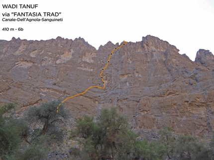 Oman Climbing Trip, Daniele Canale, Manrico Dell’Agnola, Tommaso Lamantia, Giovanni Pagnoncelli, Marcello Sanguineti - Wadi Tanuf: Fantasia Trad (410m, 6b max). Daniele Canale, Manrico Dell’Agnola, Marcello Sanguineti, 13/1/2017