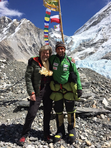 Alex Txikon, Everest - Reinhold Messner e Alex Txikon, campo base dell'Everest, 03/2016