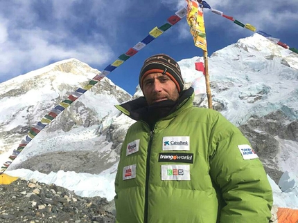 Alex Txikon ends Everest winter expedition