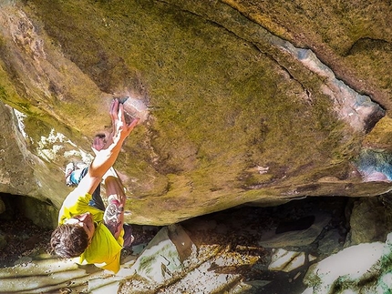 Luca Rinaldi da 8B boulder a Cresciano e Varazze