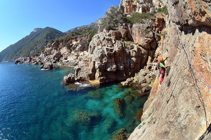 Pedra Longa, Baunei, Sardegna - Spigolo dell'Ospitalità, Pedra Longa: sui primi tiri