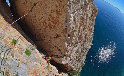 Pedra Longa, Baunei, Sardinia - Spigolo dell'Ospitalità, Pedra Longa: exiting the chimney