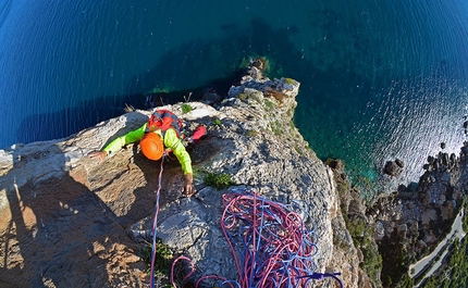 Pedra Longa, Baunei, Sardinia - Spigolo dell'Ospitalità, Pedra Longa: on the crux pitch