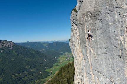 Fabian Buhl rope-solo 8c first ascent / Ganesha at Loferer Alm in Austria