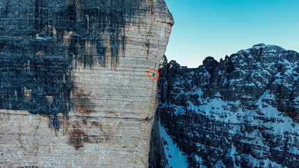 Tre Cime di Lavaredo, Dolomiti, Cima Ovest, Cima Grande, Cima Piccola, Punta di Frida, Cima Piccolissima, Simon Gietl, Michi Wohlleben - Simon Gietl e Michi Wohlleben sullo Spigolo Scoiattoli durante la Traversata invernale delle Tre Cime di Lavaredo il 17/03/2017