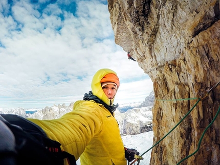 Tre Cime di Lavaredo, Dolomiti, Cima Ovest, Cima Grande, Cima Piccola, Punta di Frida, Cima Piccolissima, Simon Gietl, Michi Wohlleben - Michi Wohlleben photographs himself and Simon Gietl on the crux pitch of Spigolo Scoiattoli during the winter traverse of the Tre Cime di Lavaredo on 17/03/2017